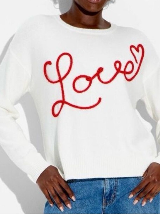 33 Degrees Sweaters - Women's “ Love “ Graphic
Pullover Sweater - White and red size xxl